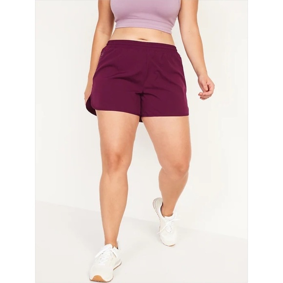 NWT Old Navy Mid-Rise StretchTech Dolphin-Hem Run Shorts - Picture 1 of 5
